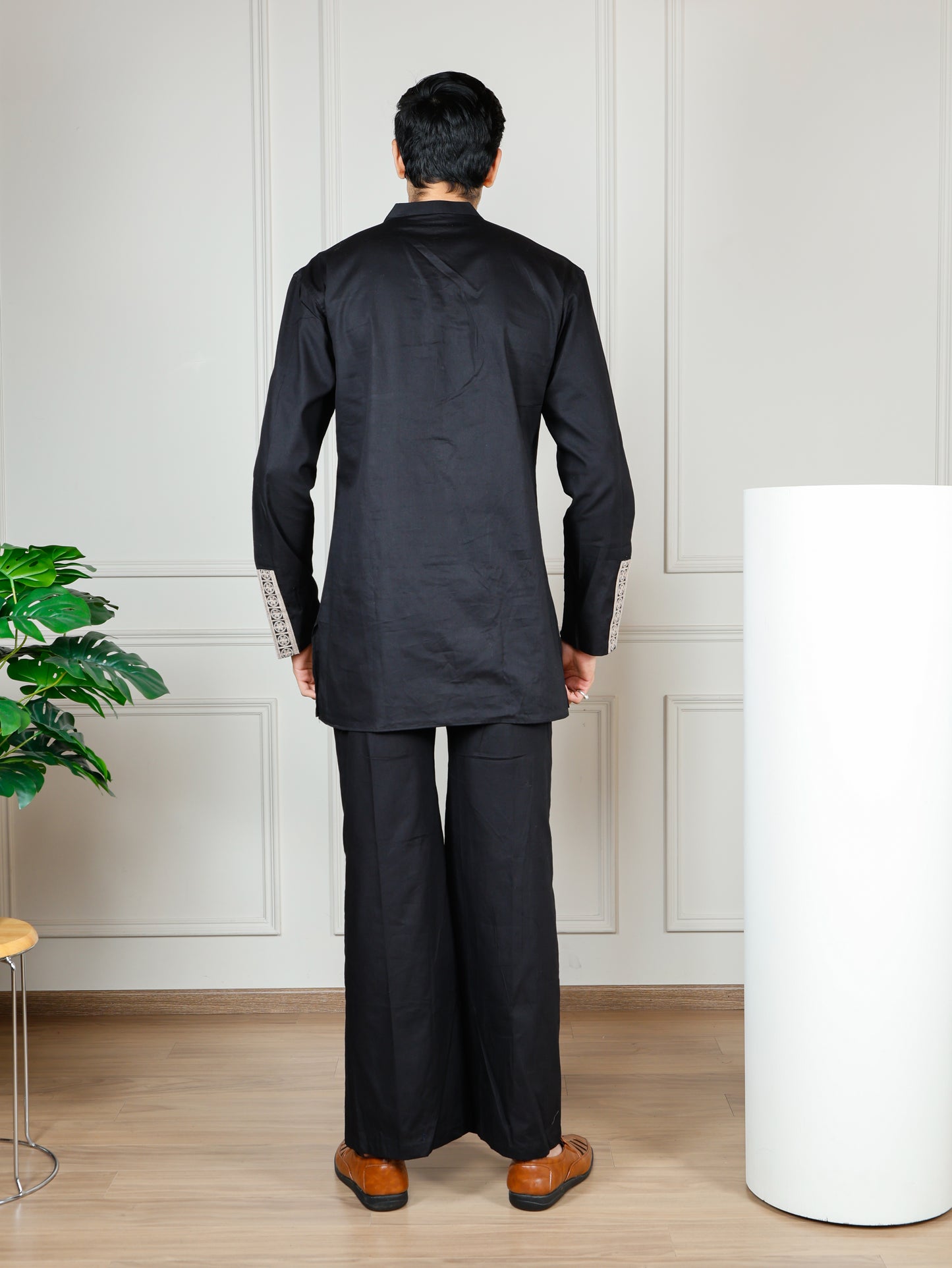 Elegant Black Men’s Kurta Set with Intricate Embroidery