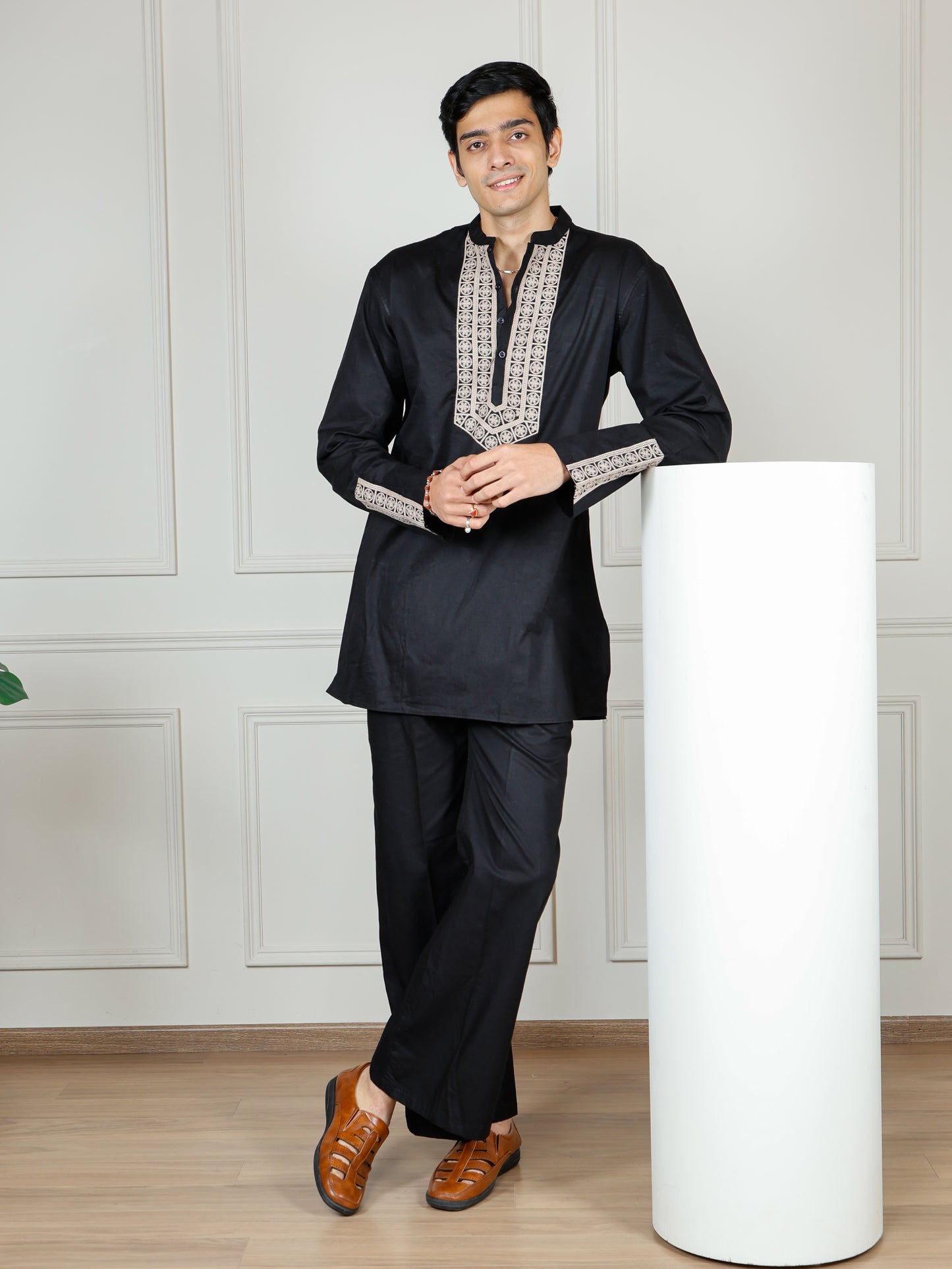 Elegant Black Men’s Kurta Set with Intricate Embroidery