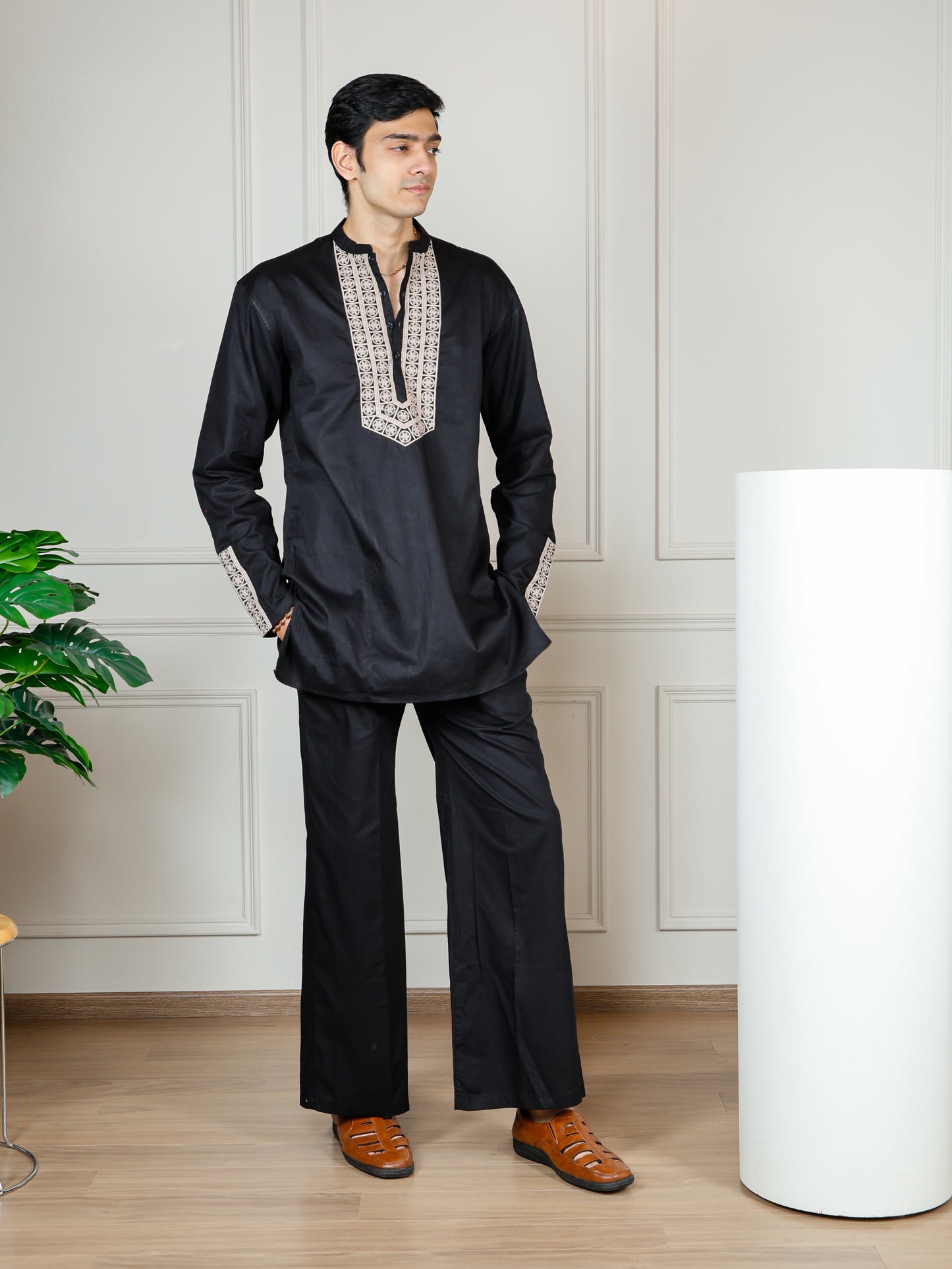 Elegant Black Men’s Kurta Set with Intricate Embroidery