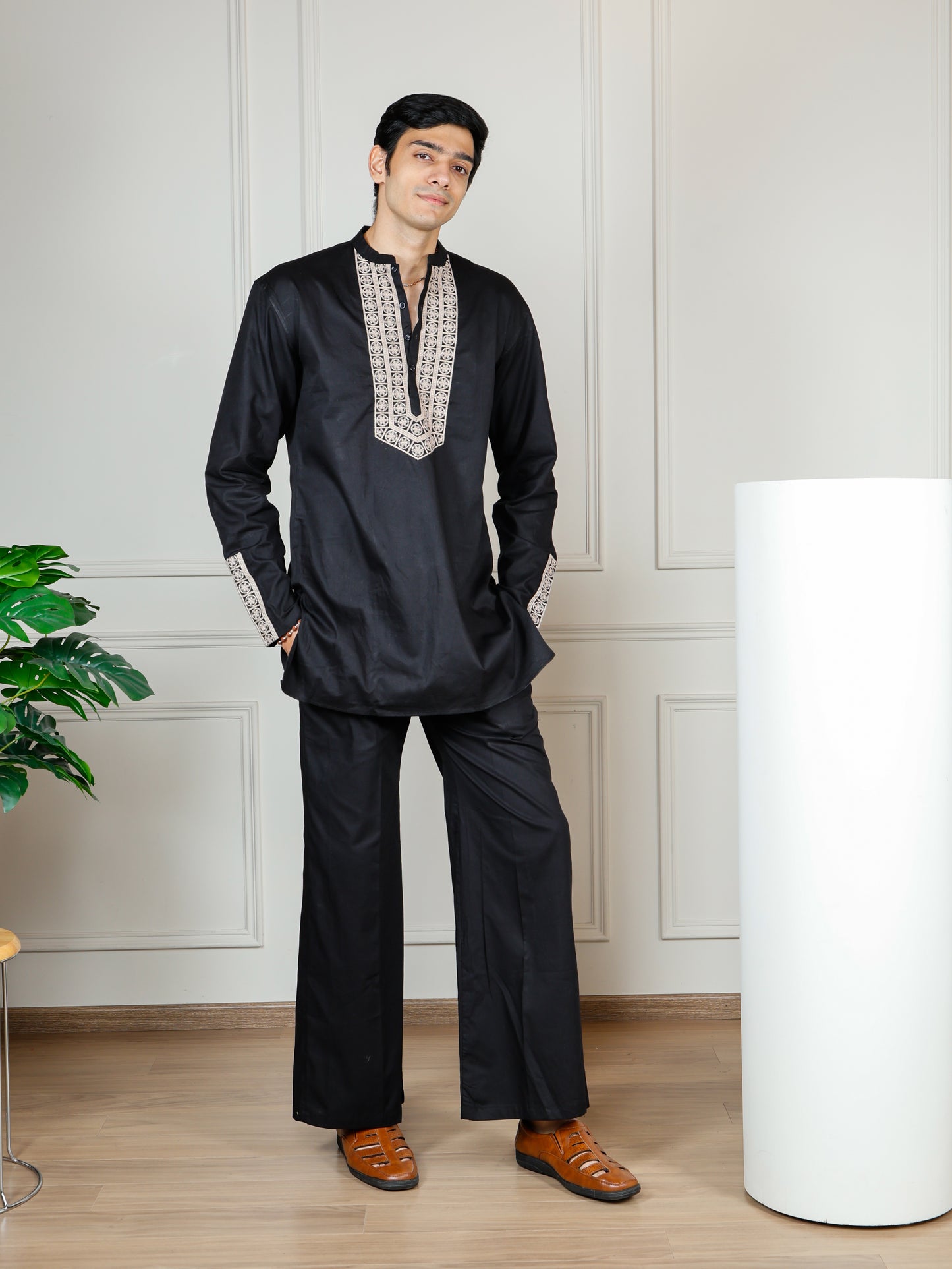 Elegant Black Men’s Kurta Set with Intricate Embroidery