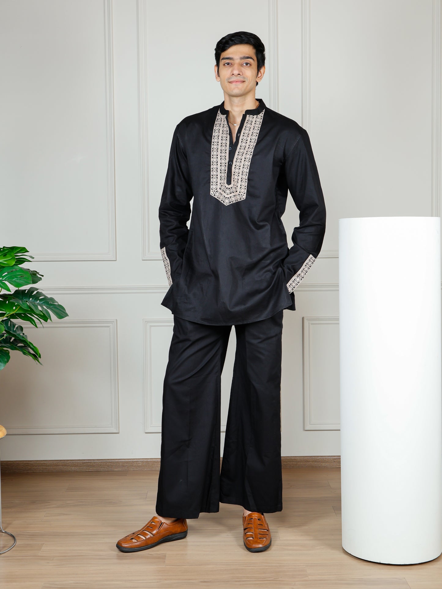 Elegant Black Men’s Kurta Set with Intricate Embroidery