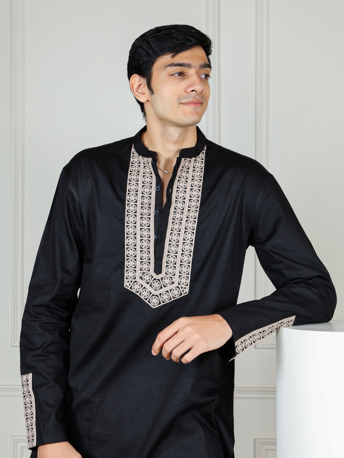 Elegant Black Men’s Kurta Set with Intricate Embroidery