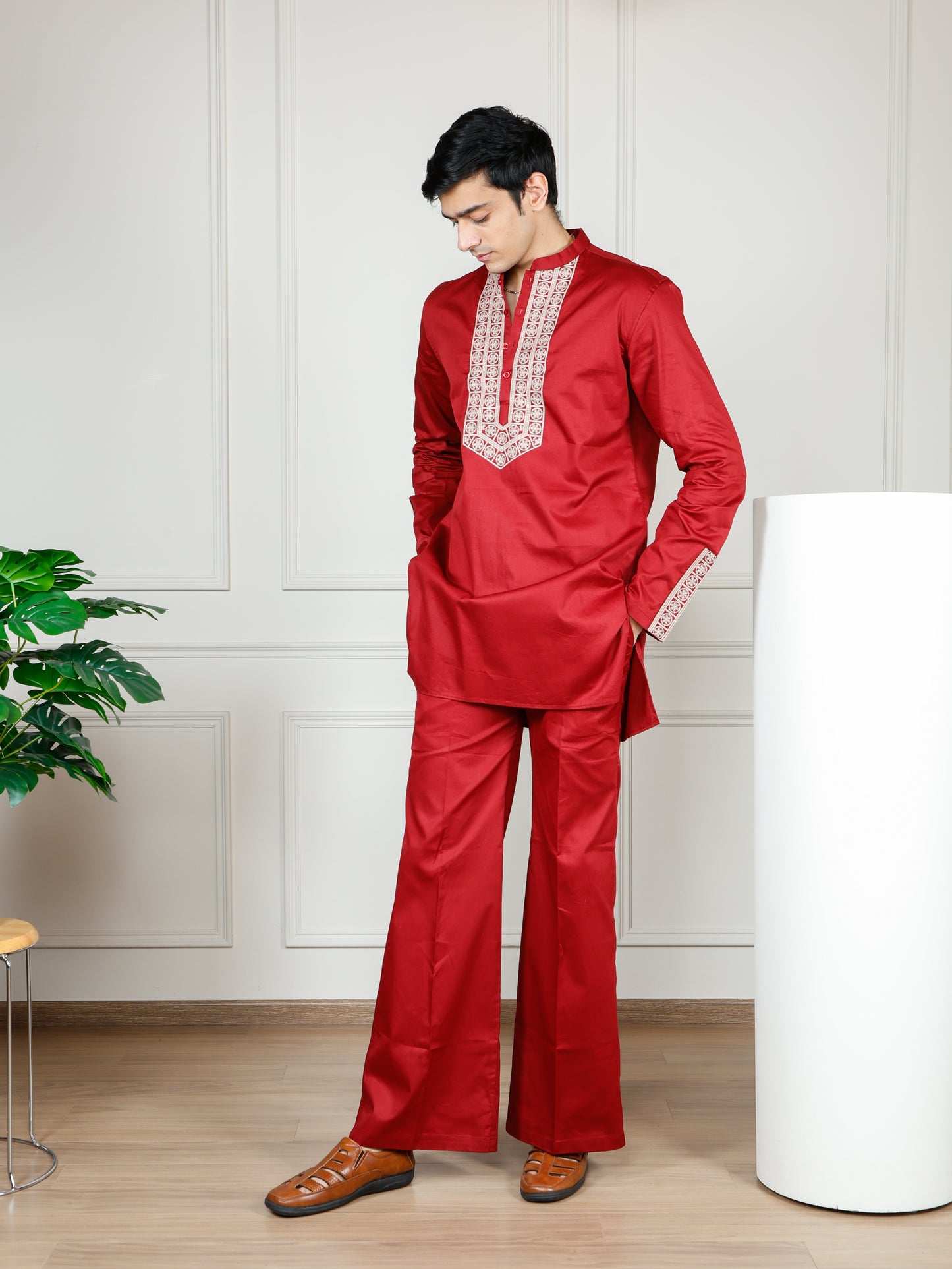 Elegant Maroon Men’s Kurta Set with Intricate Embroidery