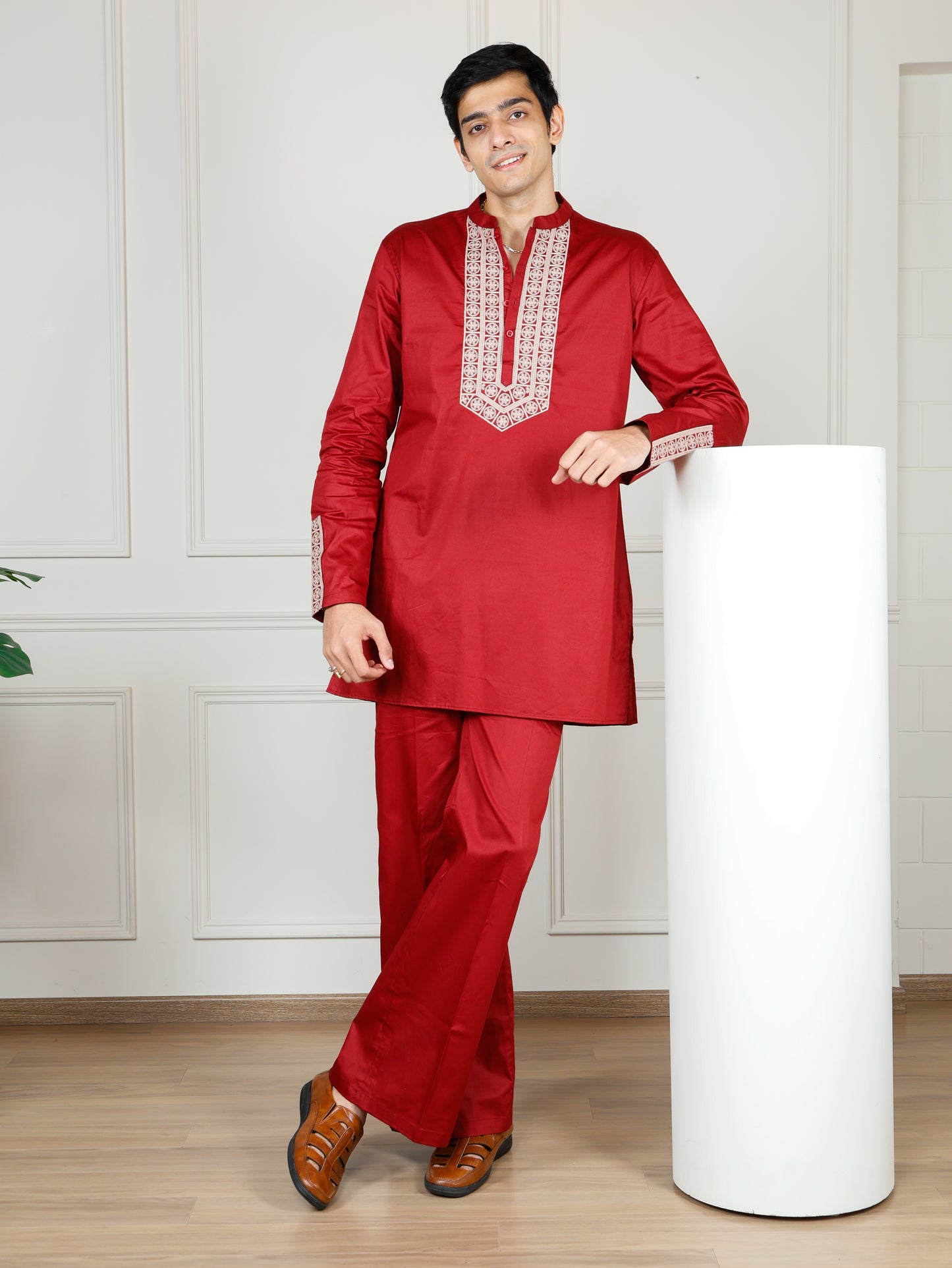 Elegant Maroon Men’s Kurta Set with Intricate Embroidery