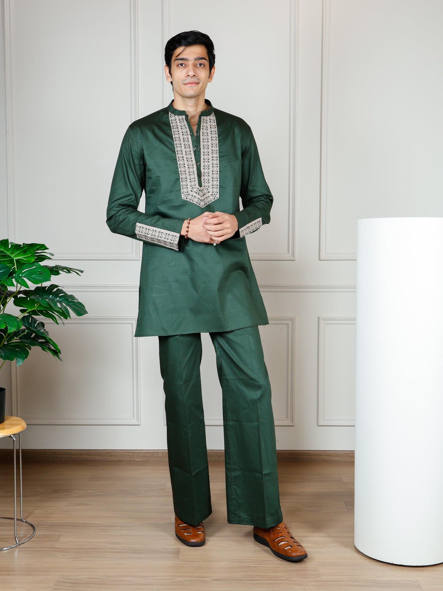 Elegant Olive Men’s Kurta Set with Intricate Embroidery