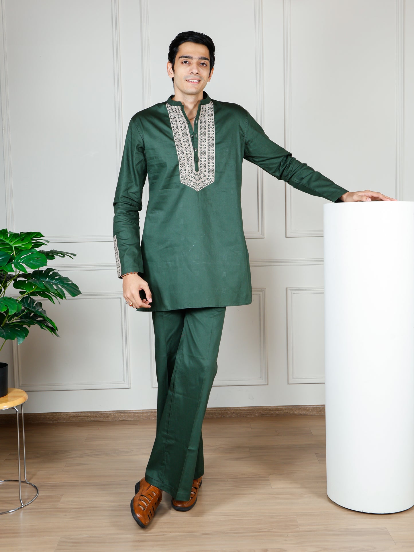 Elegant Olive Men’s Kurta Set with Intricate Embroidery