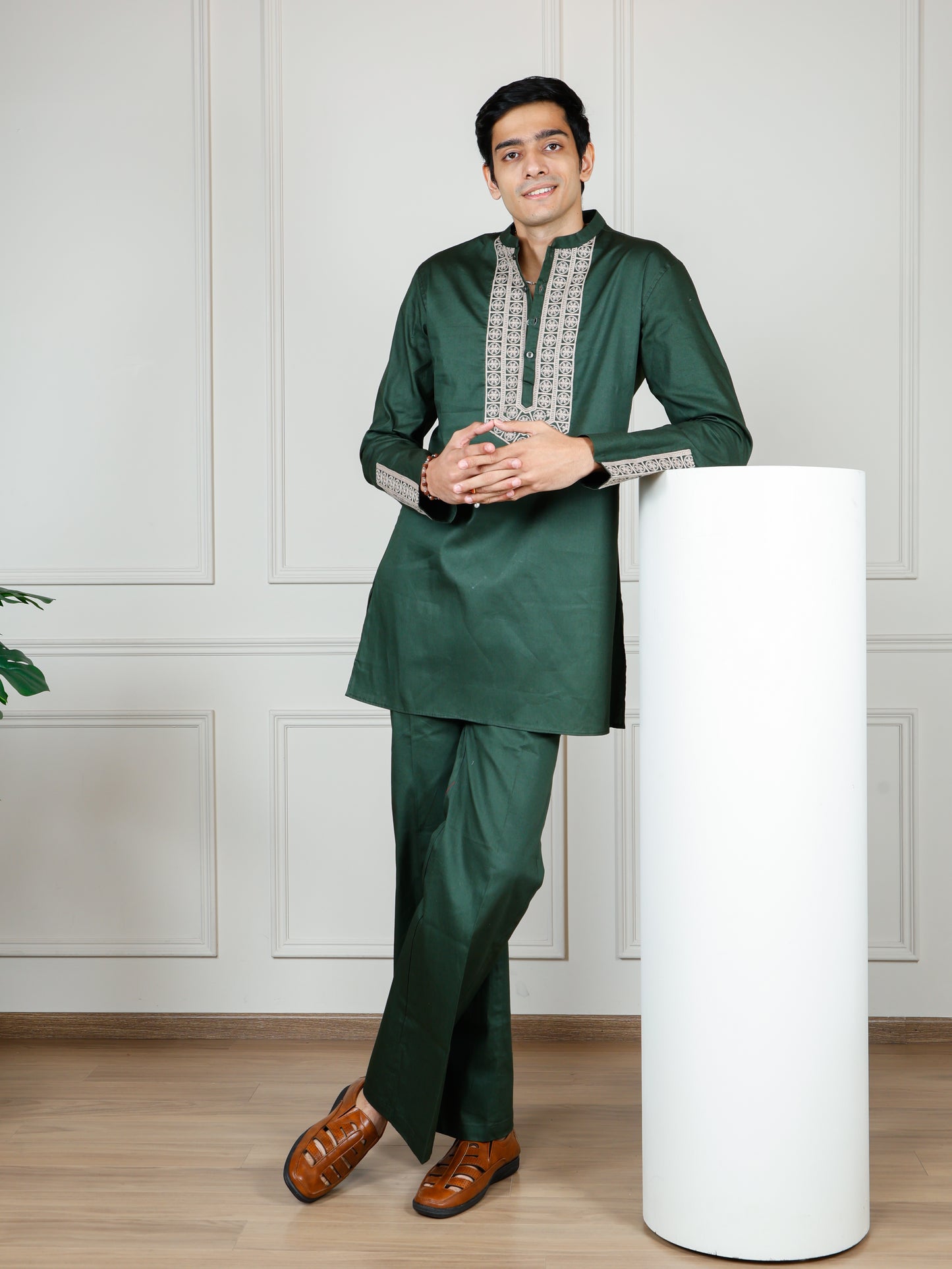 Elegant Olive Men’s Kurta Set with Intricate Embroidery