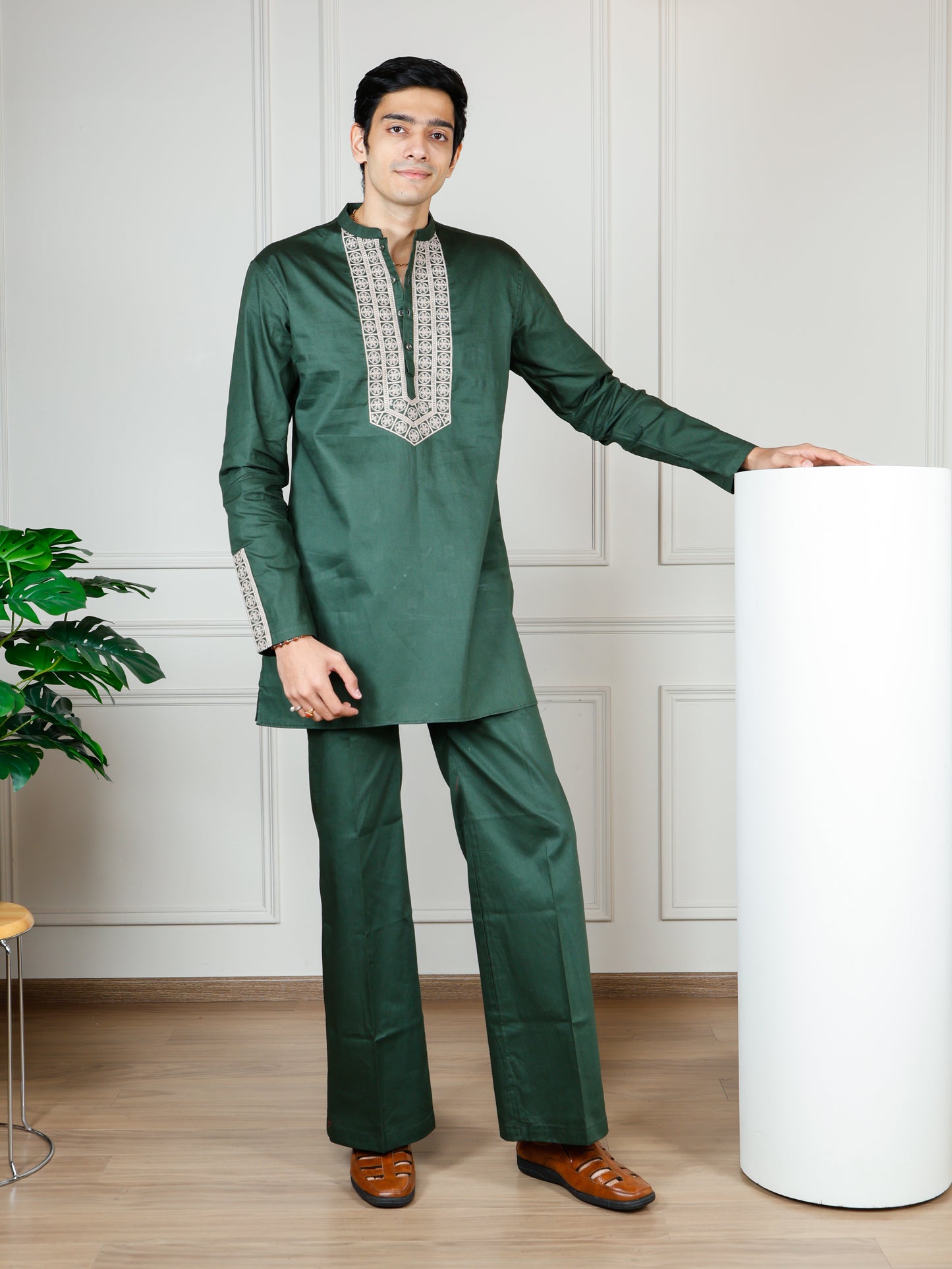 Elegant Olive Men’s Kurta Set with Intricate Embroidery